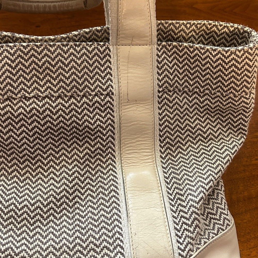 Tory Burch Cream Tote Bag - Picture 13 of 15